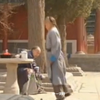 小男孩向往权贵，竟然挥刀自宫做太监