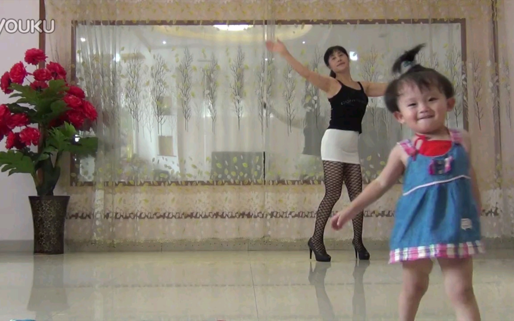 渔网袜阿姨广场舞