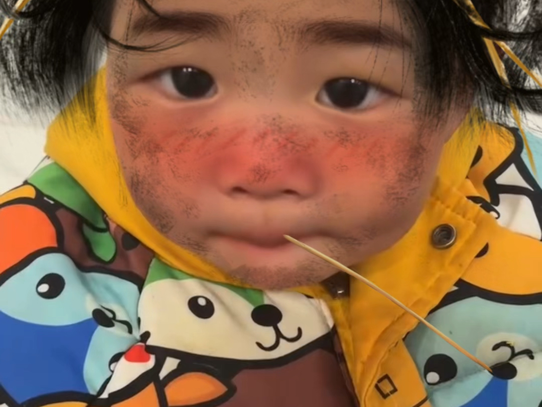 看把这娃委屈成这样！