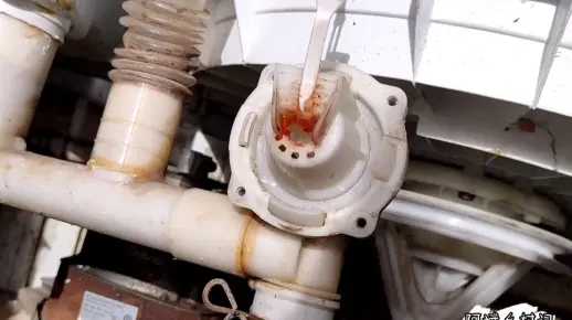 洗衣机排不出水，这个地方出现了问题，水懂了都可以修