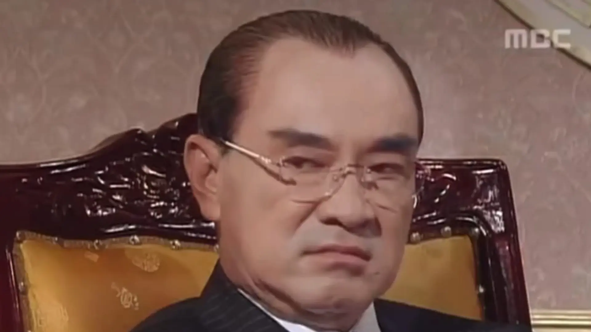 全小将驯服财阀，财阀就像提款机一样