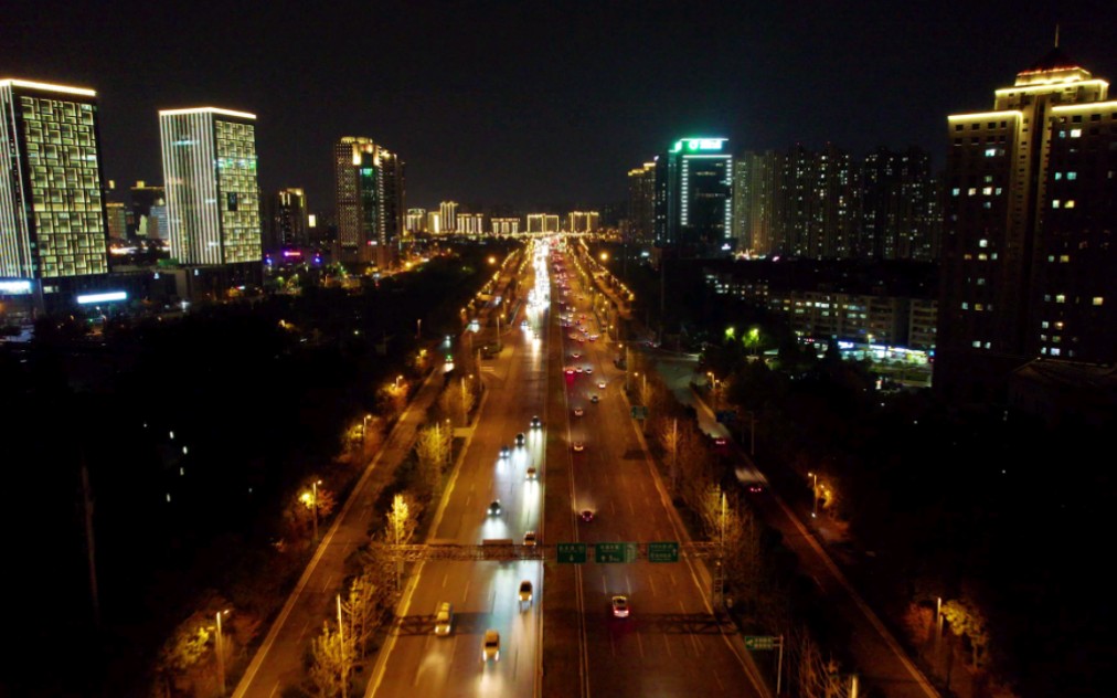 郑州市夜幕下的中州大道车水马龙美丽街景