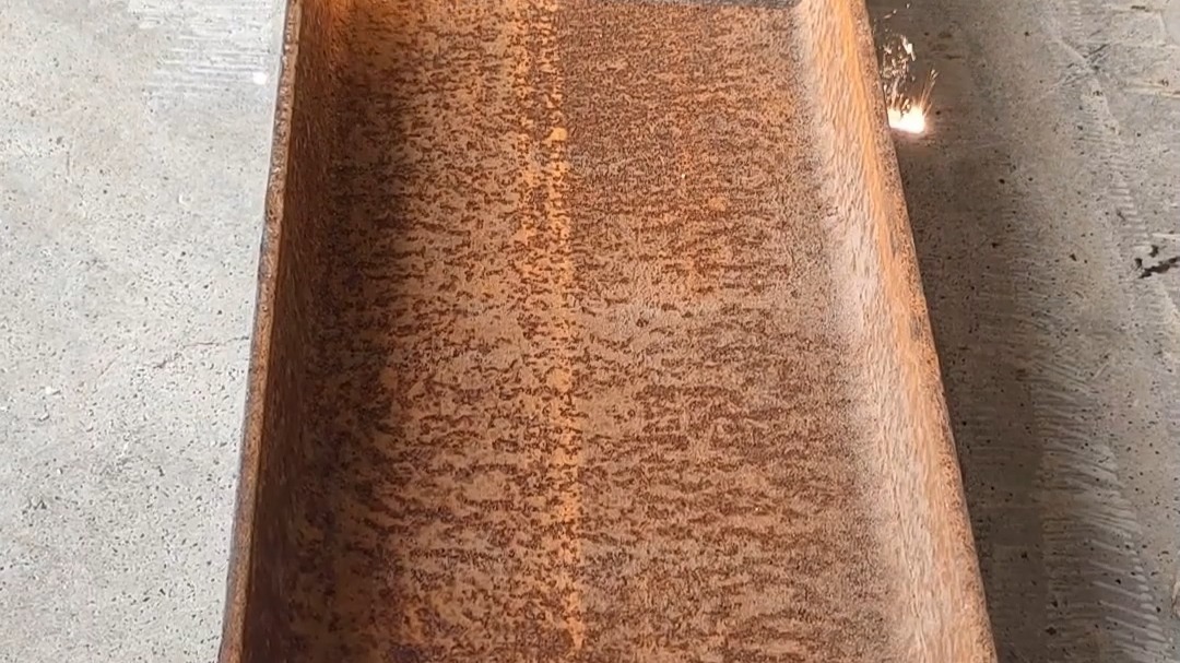 3000瓦激光除锈机清洗工字钢重锈