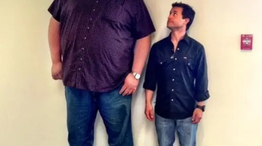 外网报7尺4(224cm)的超巨型肥仔