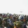 《伞兵出征》「国防微视频-军歌嘹亮」_ 军迷天下