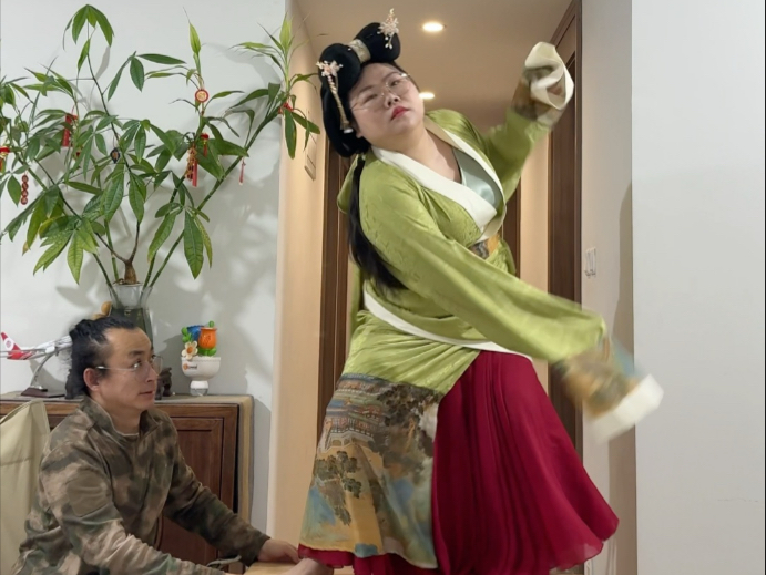 天呢，我跳了两年舞技大涨！这次也太像模像样了！