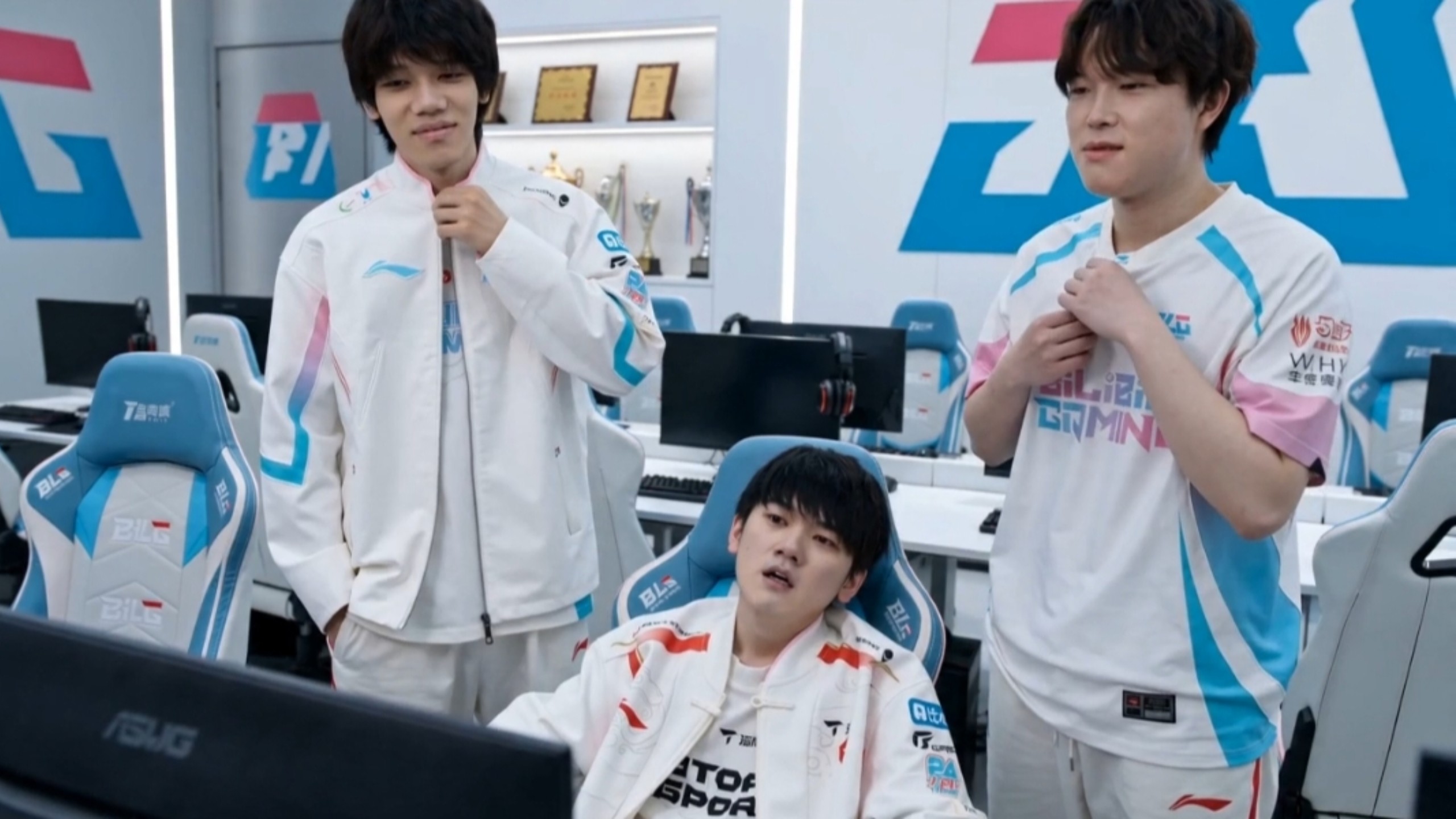 无能的辅助【LPL AI整活计划】