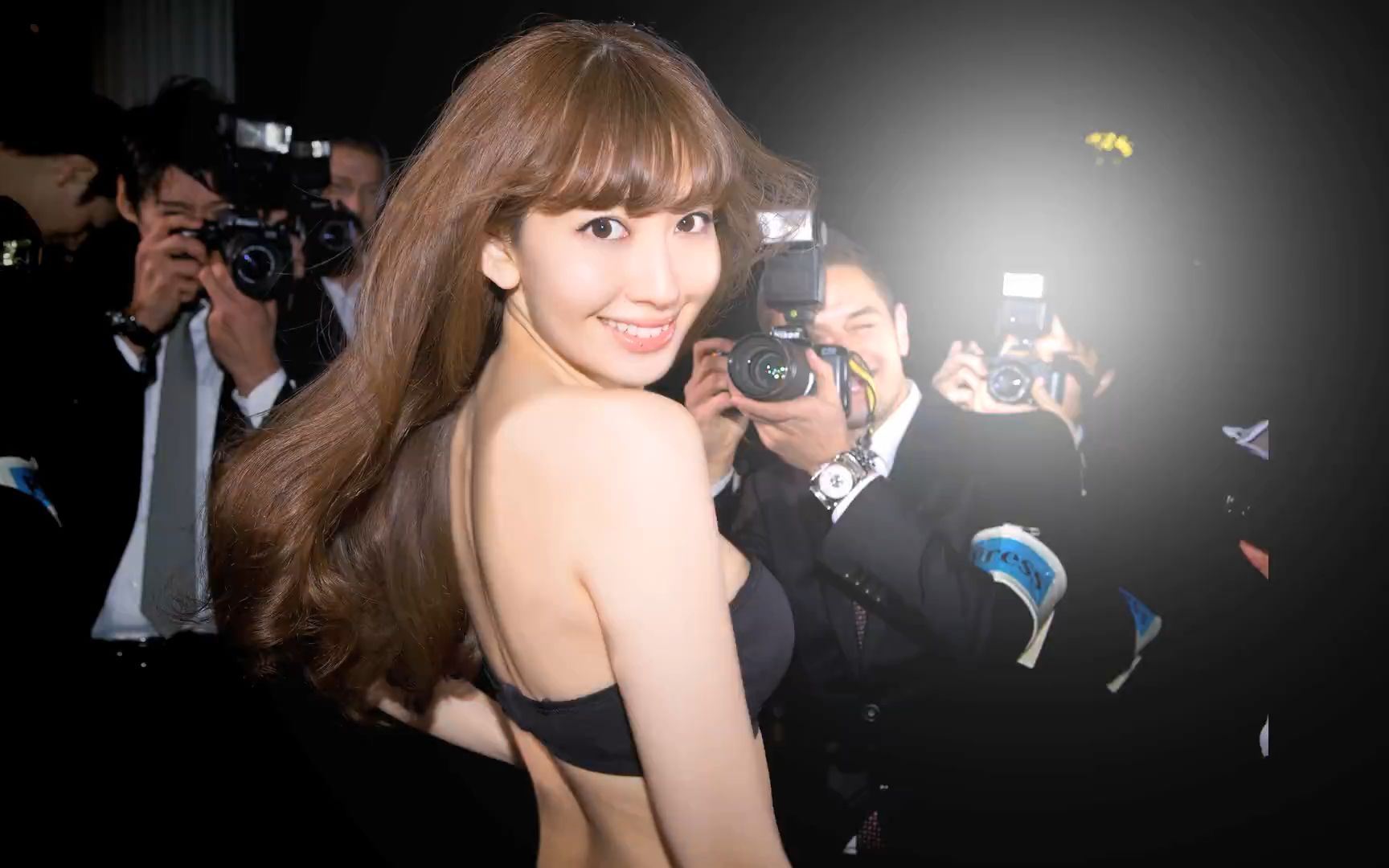 内衣广告 小嶋阳菜优衣库PEACH JOHN内衣代言广告和拍摄花絮你们的老婆性感到爆炸
