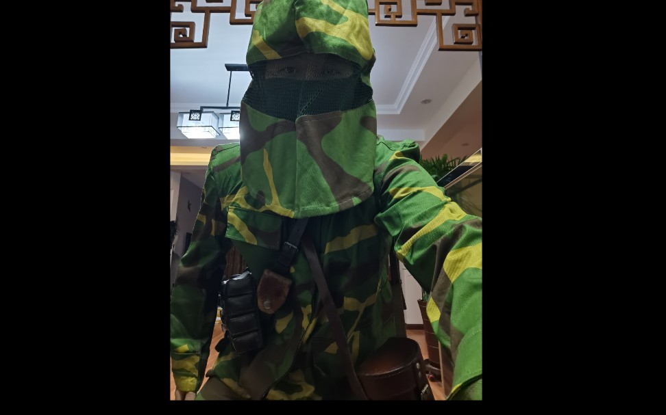 【军事造型】“战场养蜂人”——1960年代末期，一名身穿m68伪装罩衣的南斯拉夫人民军侦察兵