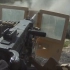 美军12.7mm机枪手在伏击中与塔利班交战”。