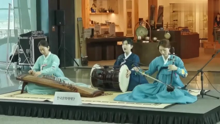 朝鲜 参考视频：韩国传统歌曲【孤独的阿里郎】奚琴、长鼓、伽倻琴