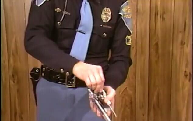 美国印第安纳州警教你如何正确使用快速装弹器