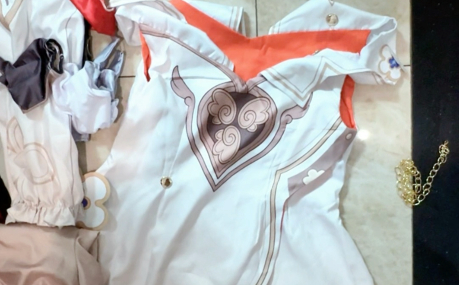 Put a hook here. Bite yourself.