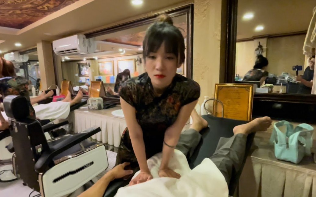 ]胡志明市Hoang Trieu理发店最受欢迎的按摩师的精彩按摩