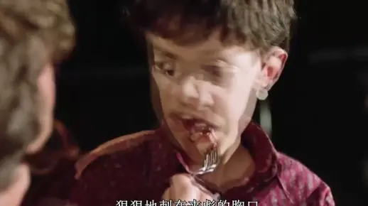 惊悚电《吃人爸妈》父母从不去菜市场买肉，家里却天天有肉吃