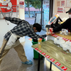 精致男孩逛蜜雪都会做什么