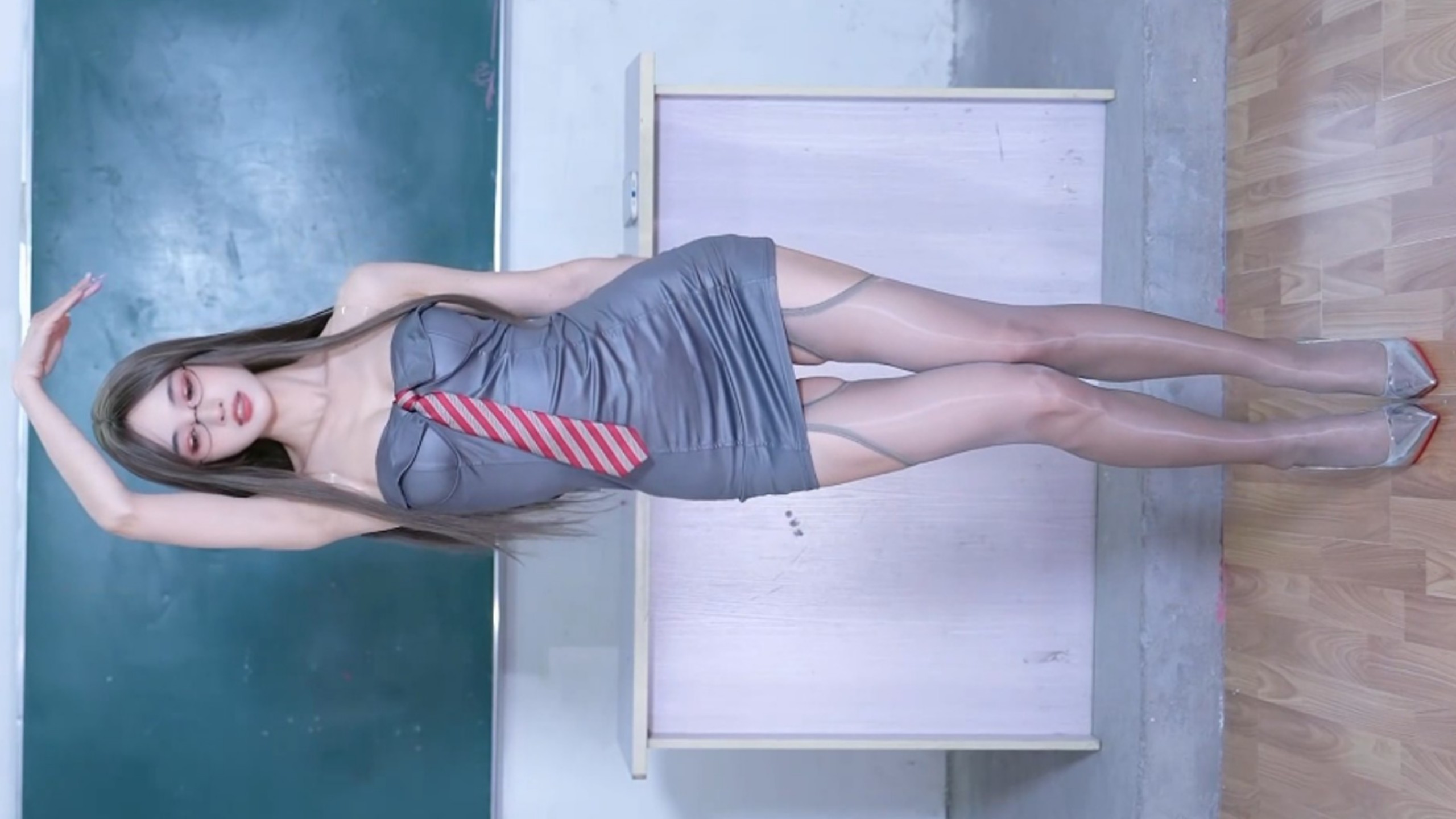 努力更新漂亮姐姐No86 丝袜小姐姐们混剪哦