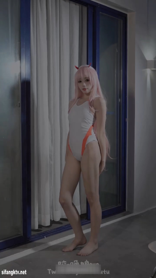 Bite the Bunny to cosplay your 02!