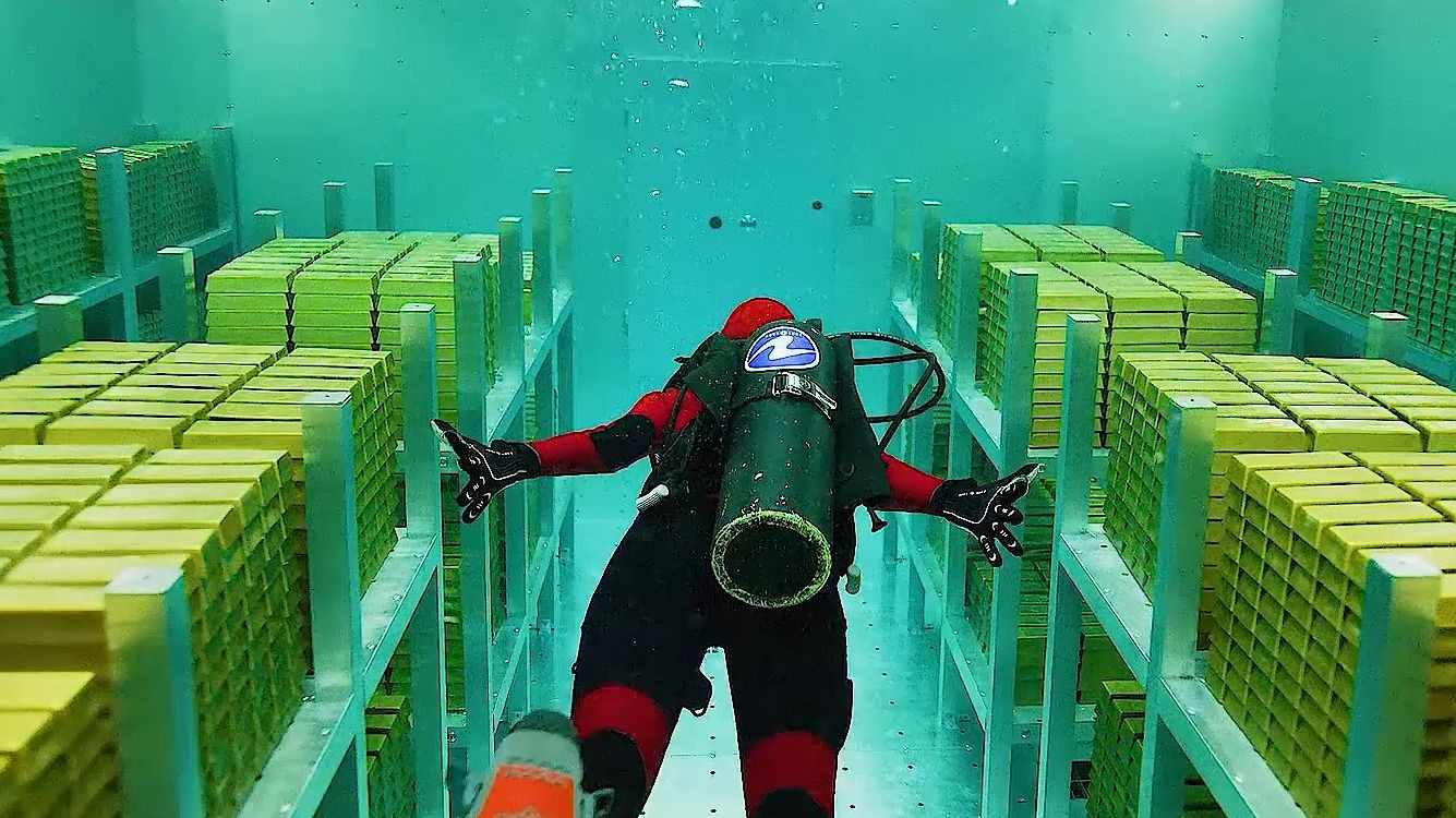 ”金条用高温进行融化，再放进冷水里，金条就变成了金豆子“《纸钞屋》