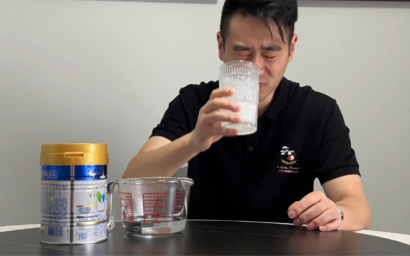 尝试了一下宝宝的一段奶粉，刚开始觉得挺好喝的，喝多了就感觉反胃有点腥！