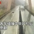 雨天大客车高速上突然失控侧翻，造成6死20伤