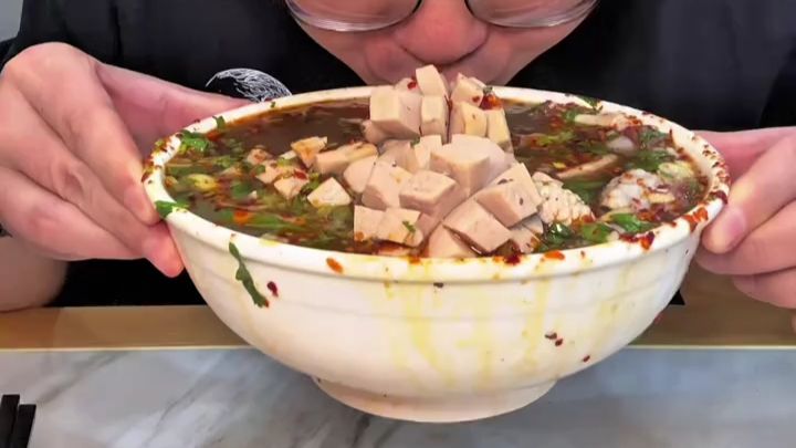 宿醉之后来碗羊肠子直接满血复活哈哈哈~
