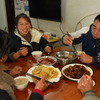 桃子姐和包立春回娘家，给爸爸妈妈做爱吃的糍粑和红烧肉，加上妈妈炖的猪蹄汤，满满的家的味道