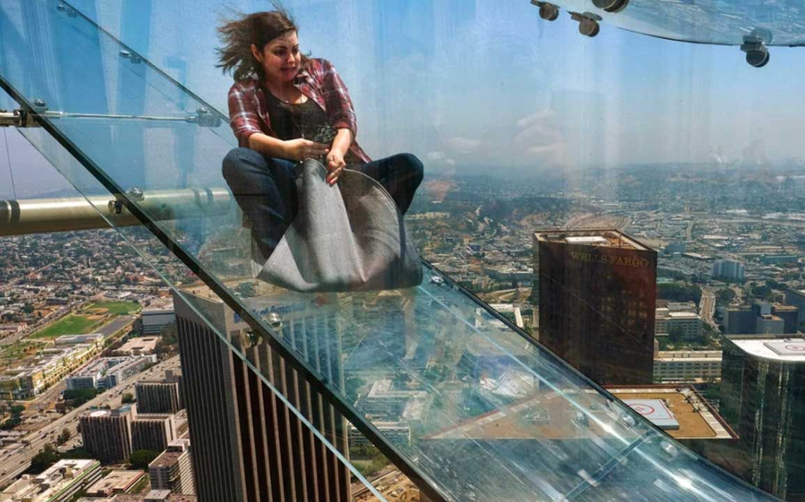 【脑洞大开】老外造天空滑梯,"吊"在300米高楼边,你敢试试吗?