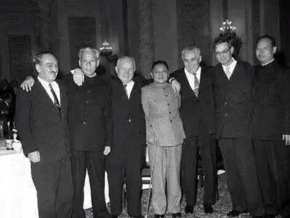 坚定的共产主义战士们的合影