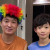 两个小朋友比赛，看看谁的眼睛好看，最后谁会胜出呢