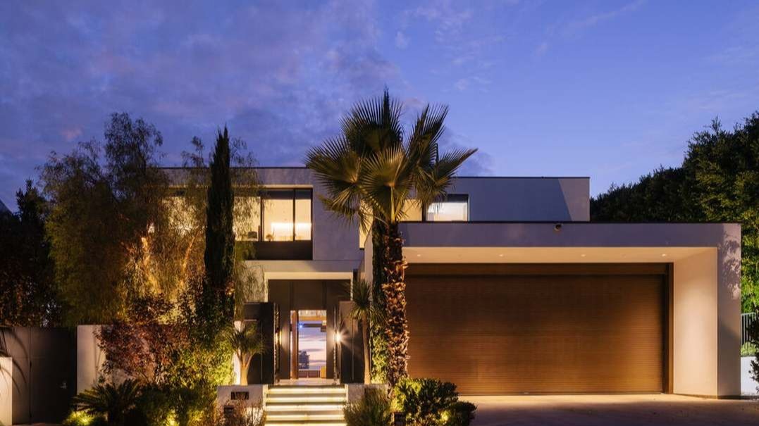 在加州洛杉矶的一座精致奢华的现代半山别墅| 1305 Collingwood Pl, Los Angeles, CA