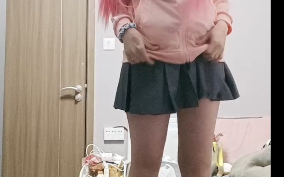 来自一个女高中生拍的莫名其妙的视频？