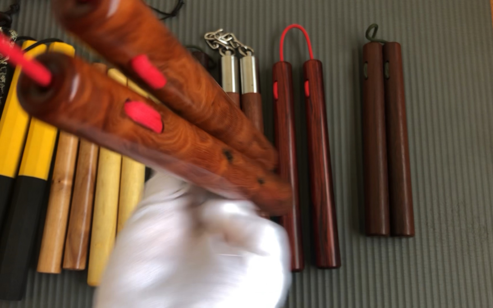 展示下订做的印度小叶紫檀双节棍和其他实木双节棍以及关于如何选择木棍的杂谈
