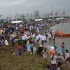 世界清洁日菲律宾志愿者海边捡垃圾 场面盛大密密麻麻人挤人
