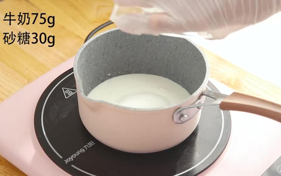 今天分享一款非常实用的#意式奶油霜，做裱花做手绘蛋糕都可以，快get起来吧~