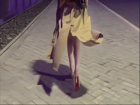 你一定要走，走到灯火通明处