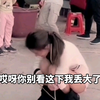 美女裤子掉啦，竟被全场看到
