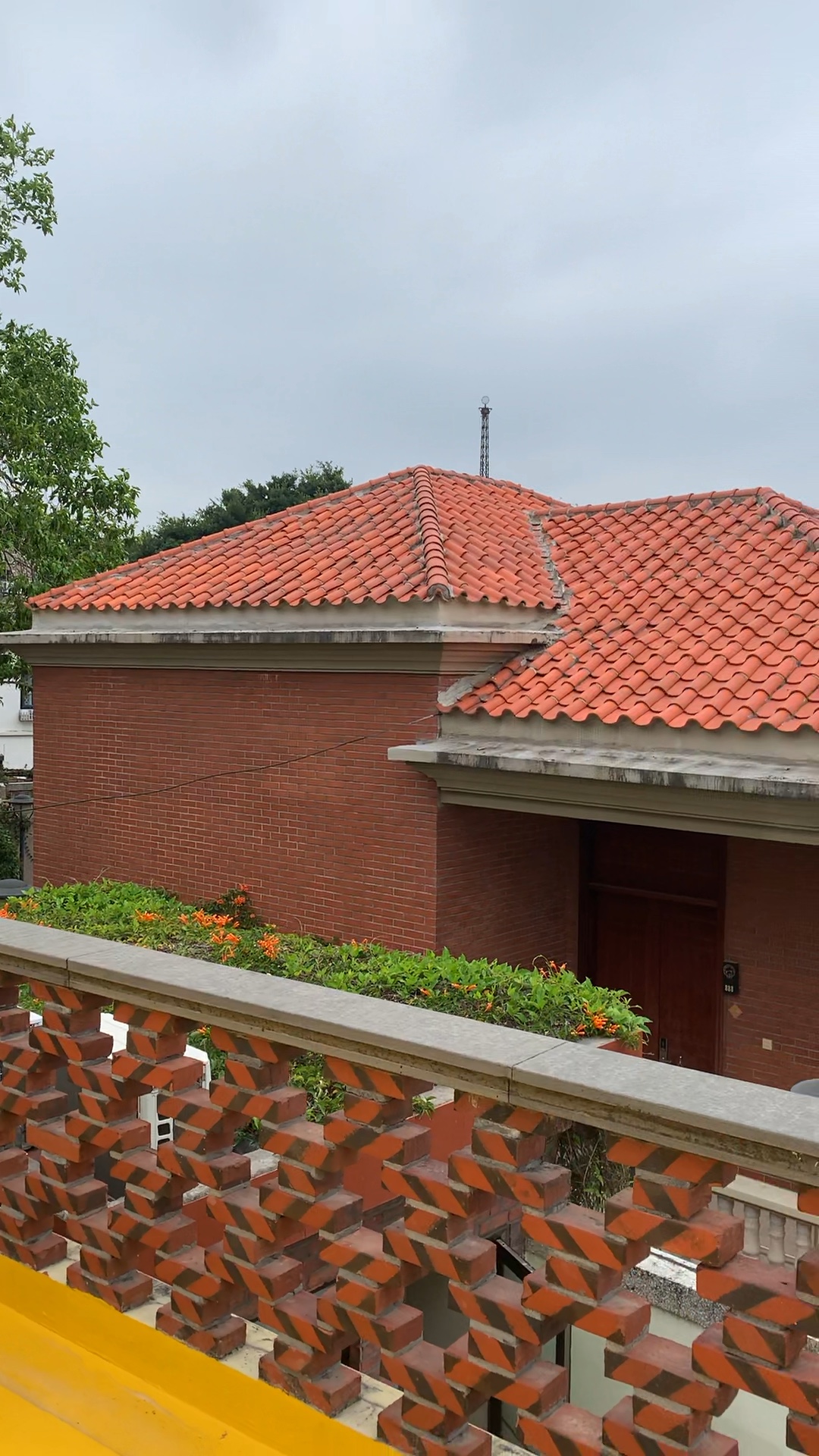 The lady who lives in Gulangyu Island's house is over 100 years old
