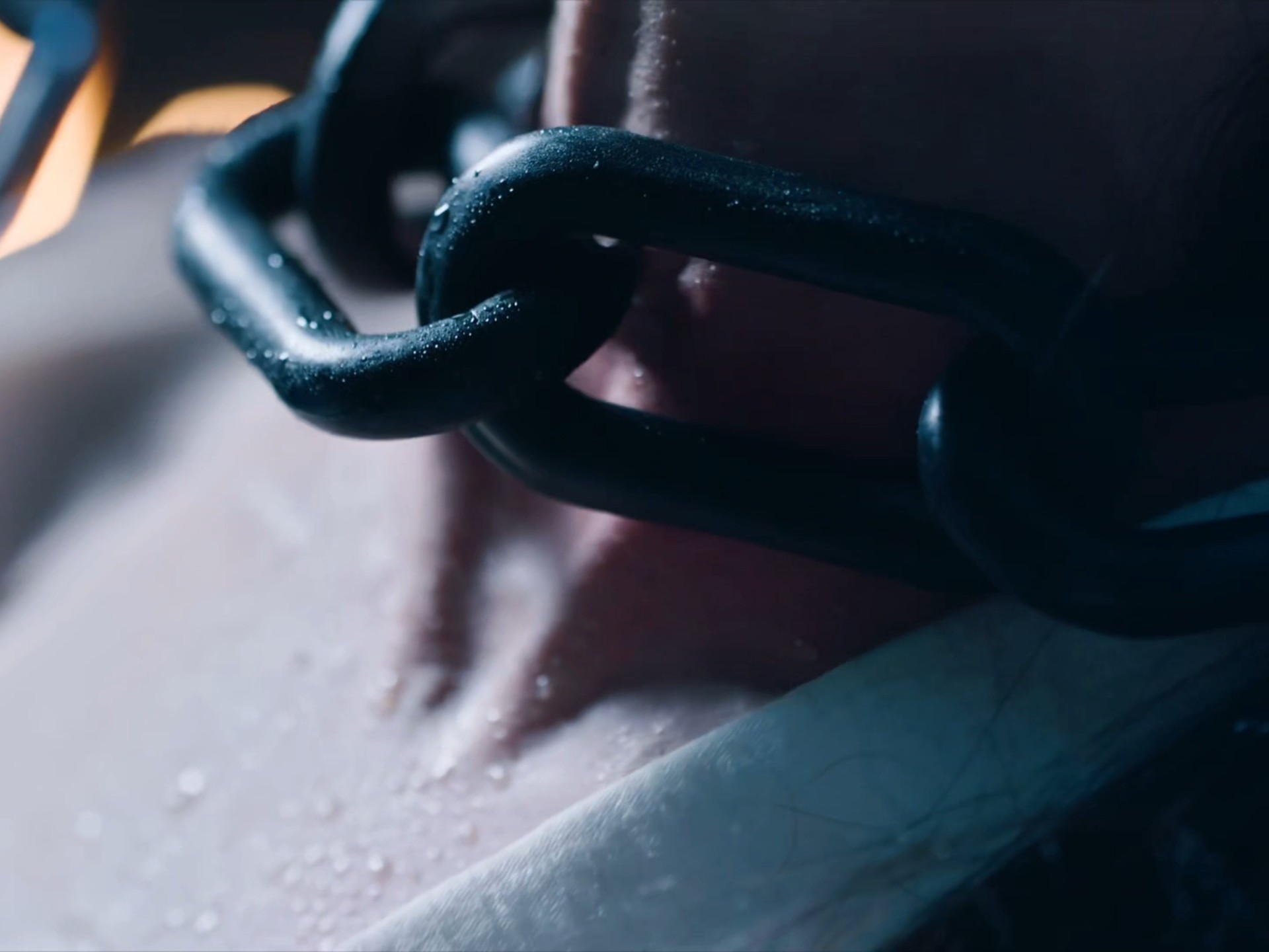 古风空镜素材:铁链捆身 误闯 掐脖 咬 晕倒 擦药 牙印