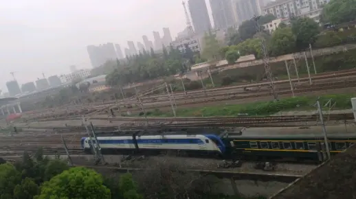 K492（昆明-济南）进入九江站