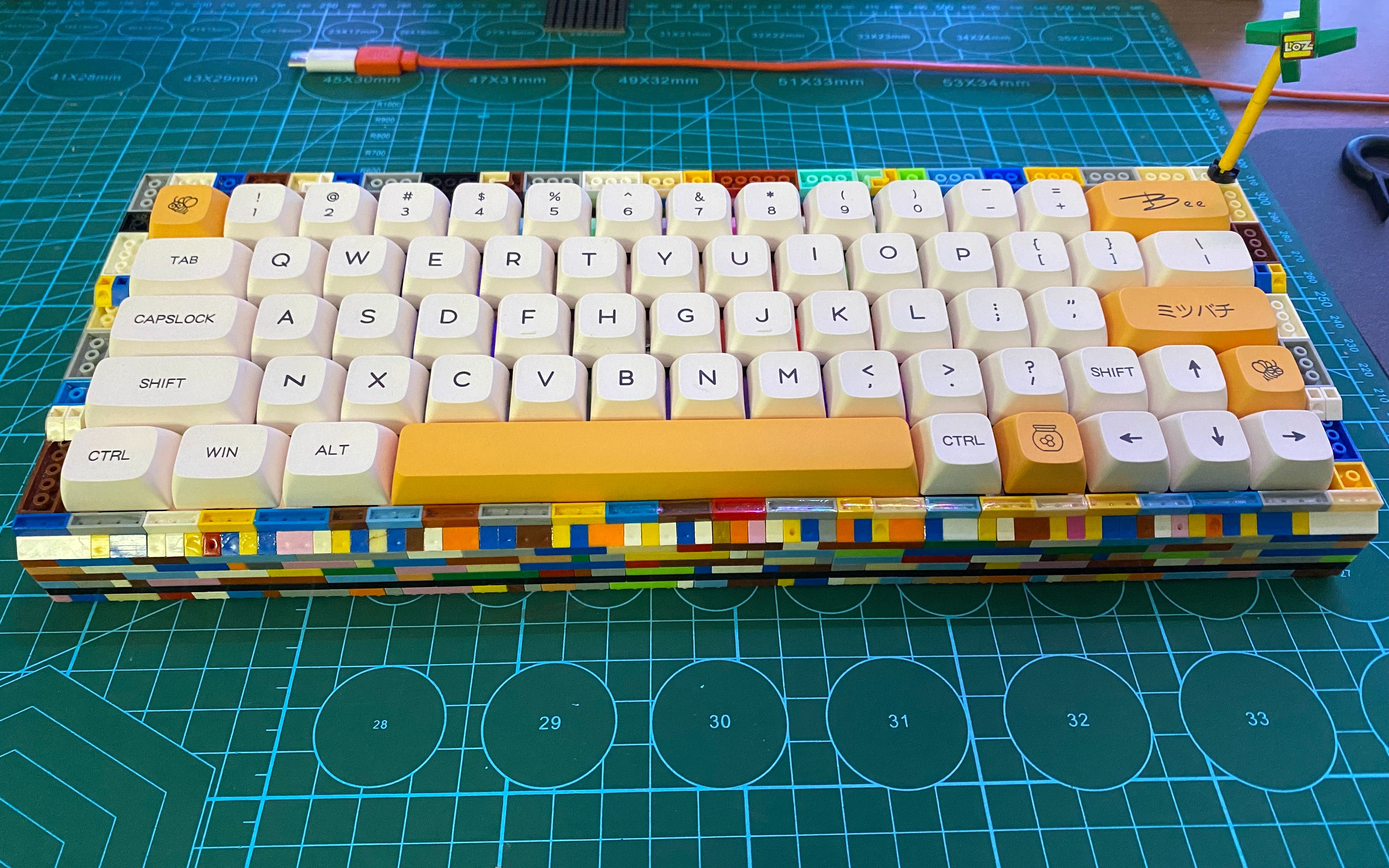 2000多块积木拼成的键盘用起来是什么体验。