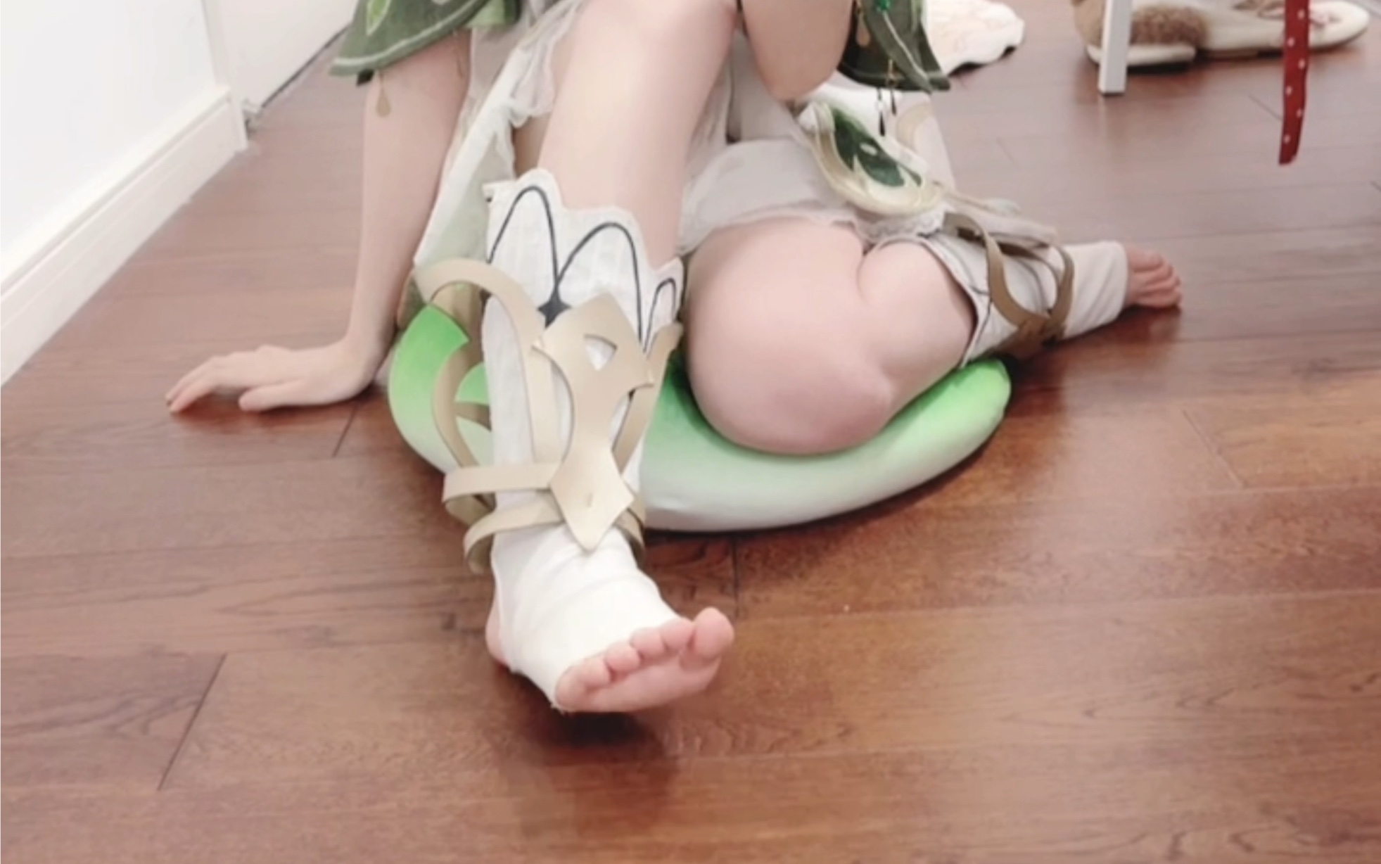 The Little Grass God wishes travelers a happy new year ouo