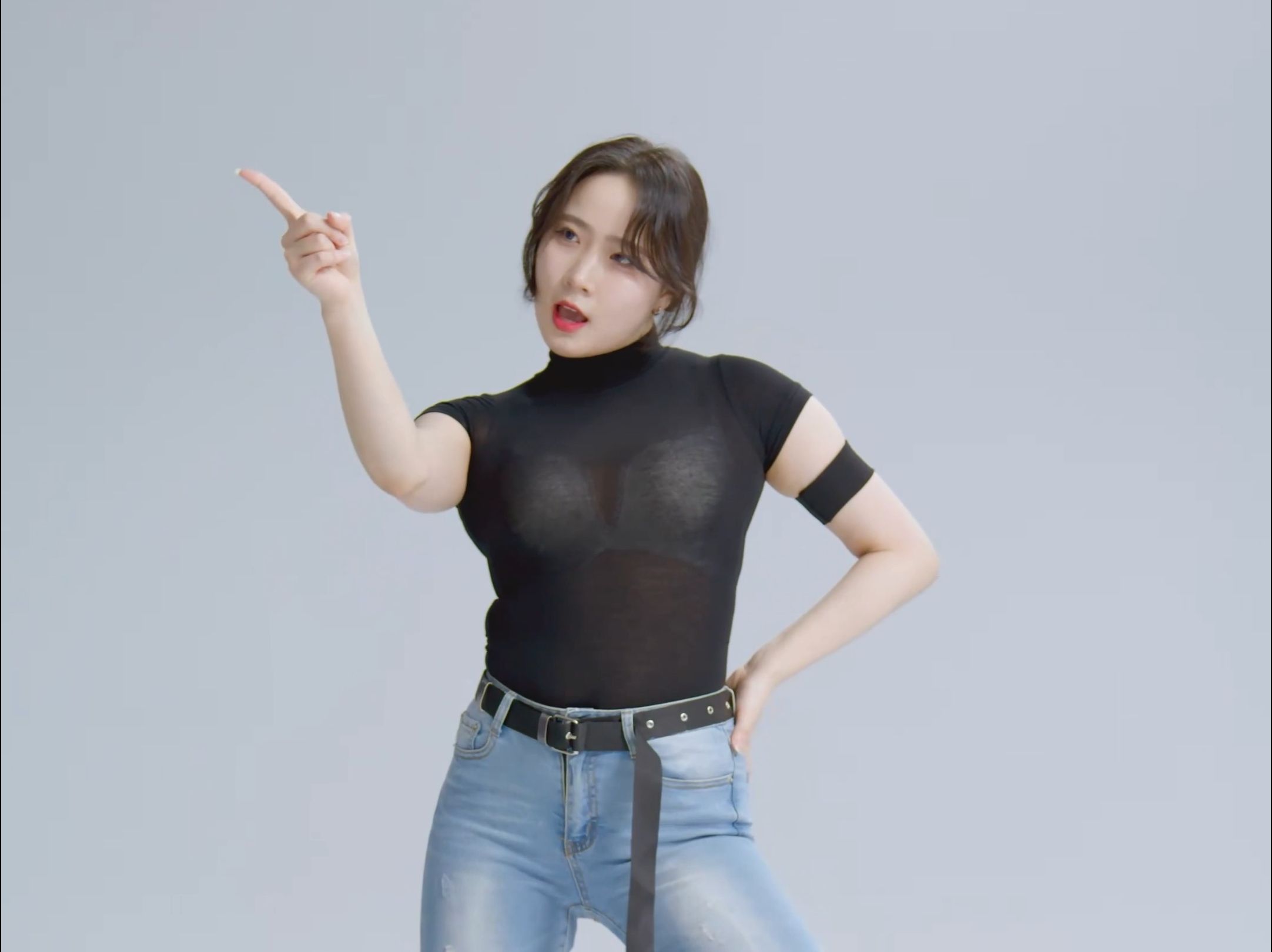Jung In, Savage, Side View