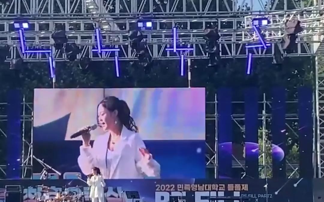 中国女生在韩国大学的校庆上唱《九儿》，这波文化输出太强了