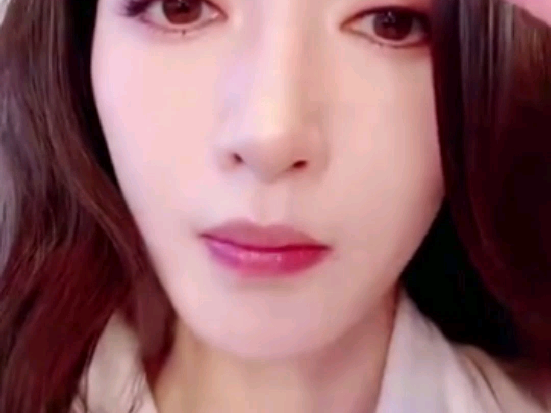 江疏影怼脸自拍真好看