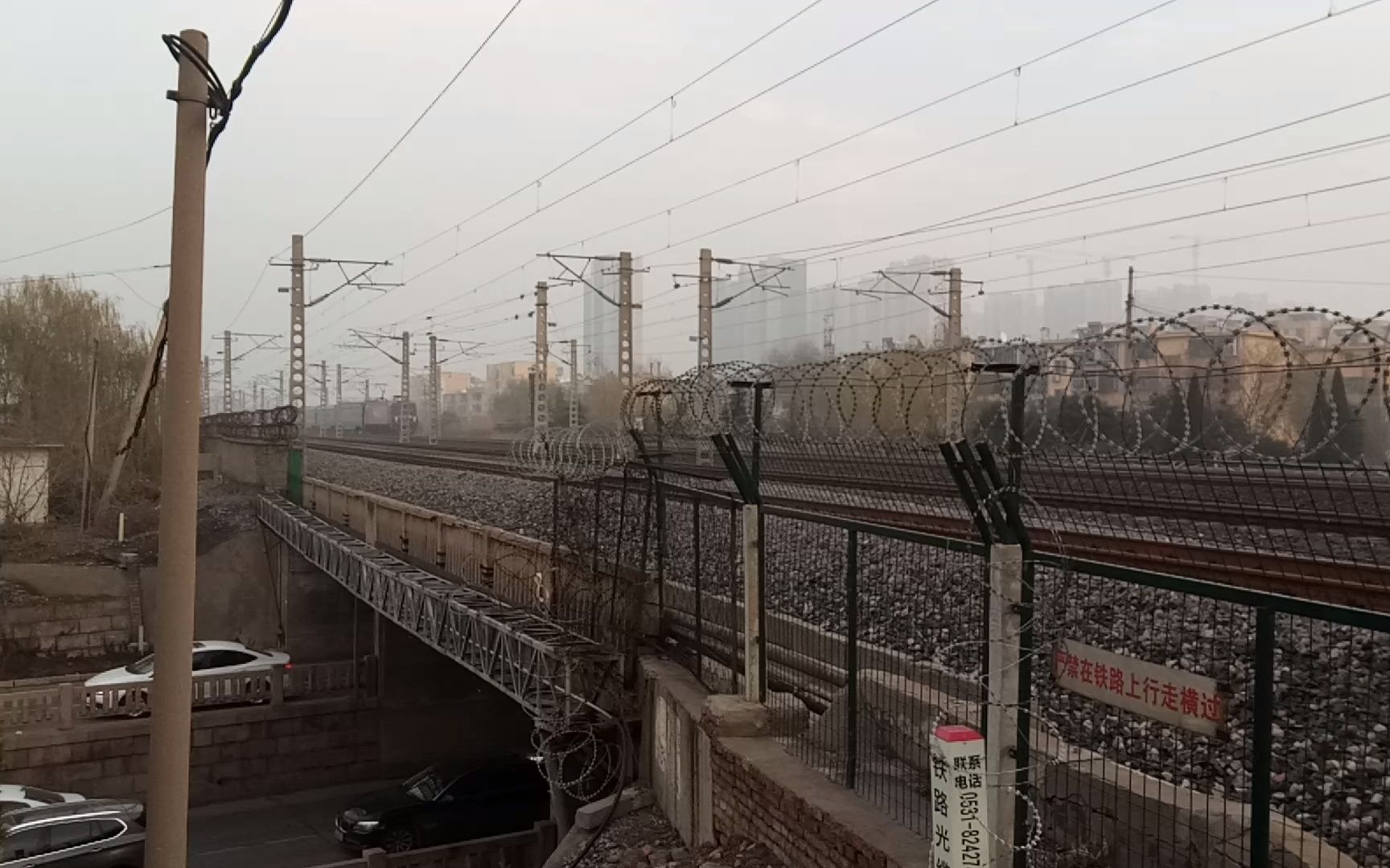 昆局昆段SS3B-0078牵引货运列车进广通站_哔哩哔哩_bilibili