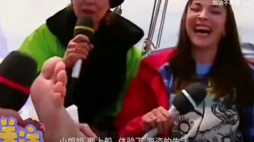 挠脚心