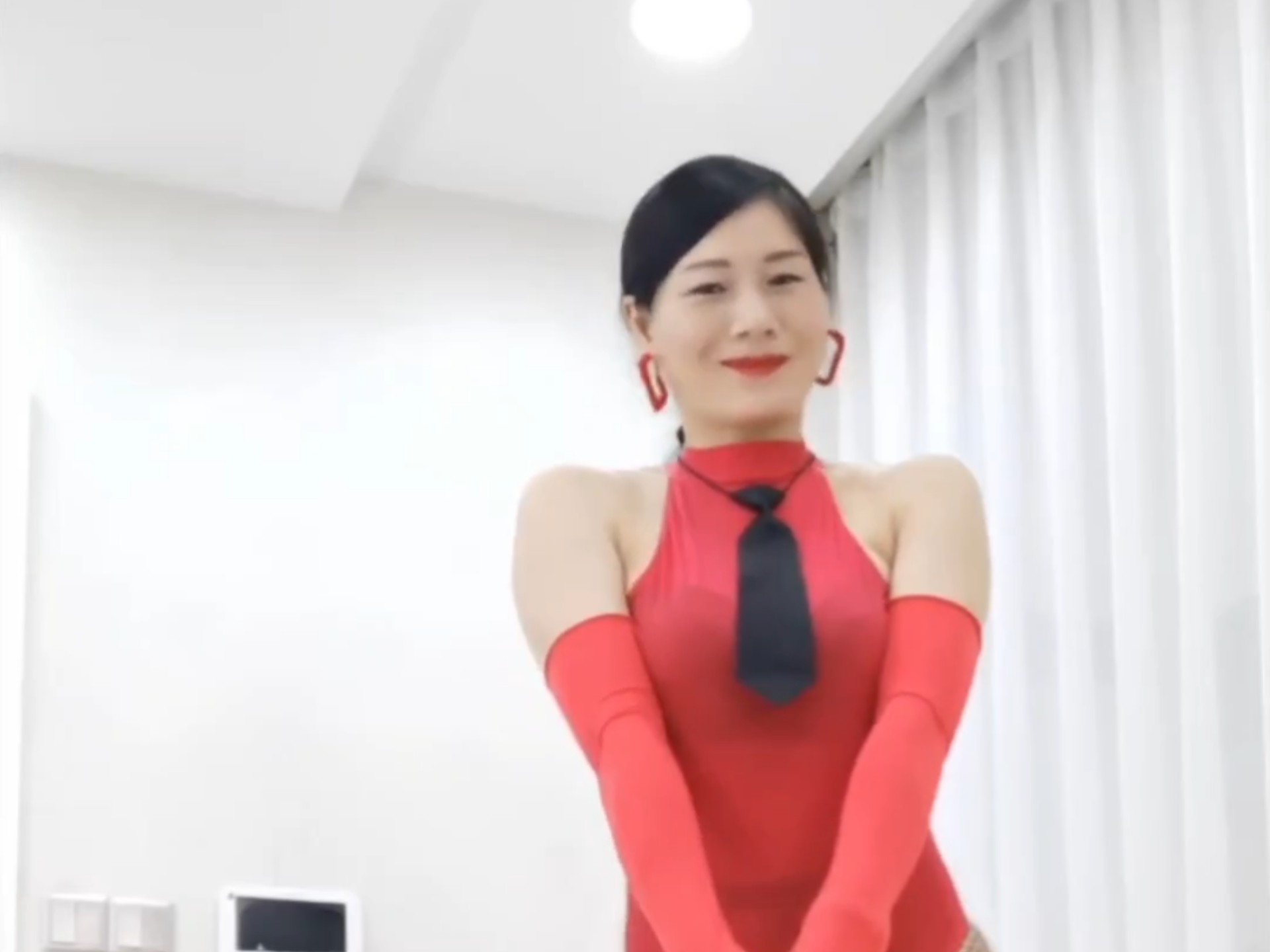 丰满熟女热舞美美哒