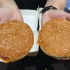 汉堡王新品评测  试吃两款“芝士国王堡”双层牛肉饼搭配四层芝士，咬一口满嘴都是芝士！