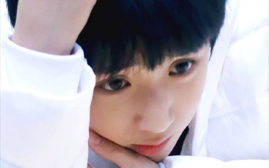 严浩翔是舞台上闪闪发光的严王也是我的可爱小熊